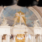 ВОССТАНОВЛЕНИЕ РАСПЯТИЯ ГОСПОДНЯ НАД ЦАРСКИМИ ВРАТАМИ ИКОНОСТАСА