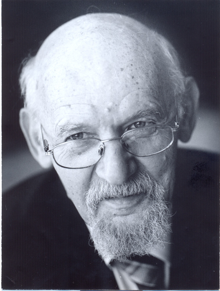 Применко Эдуард Андреевич - кандидат физико-математических наук, доцент кафедры информационной безопасности, читает курсы лекций "Математические основы криптологии" и "Криптопротоколы", подготовил 5 кандидатов наук