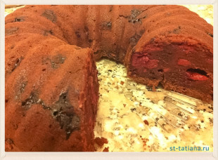 Вишнёво-шоколадный кекс