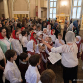 ШКОЛА ДУХОВНОГО ПЕНИЯ. Учащиеся ШДП на Божественной литургии (фото)